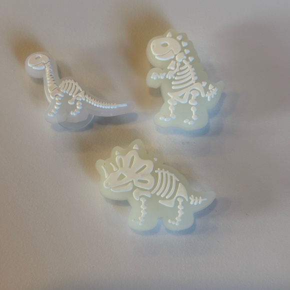 Glow in the dark crocs charms dinosaurs - Picture 4 of 4